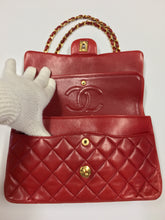 CHANEL VINTAGE QUILTED MEDIUM CLASSIC DOUBLE FLAP HANDBAG