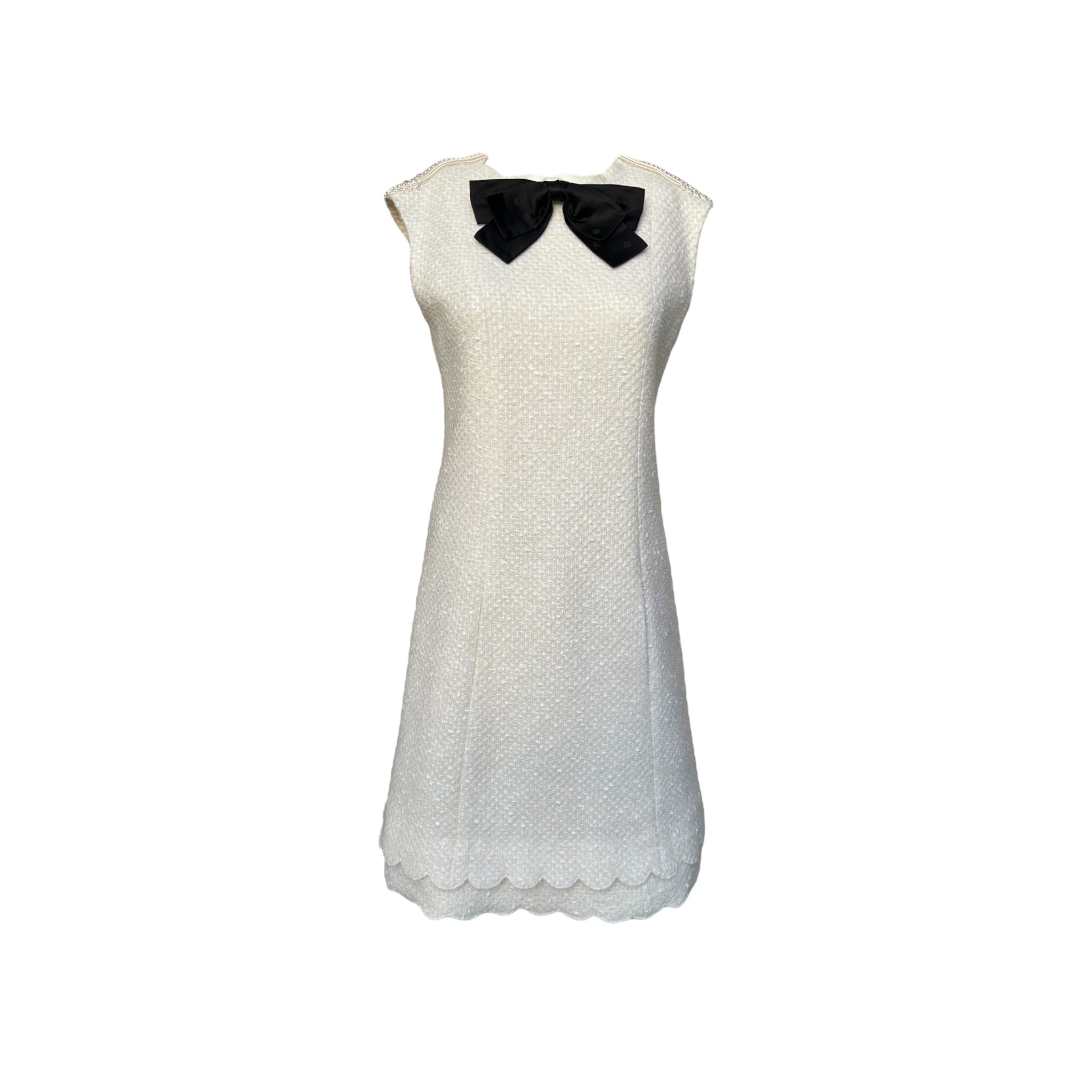 NWT Chanel 20K White Tweed Sleeveless Dress Pearl & Crystal Shoulder D – Chic Selects of Palm Beach NWT Chanel 20K White Tweed Sleeveless Dress Pearl & Crystal Shoulder D – Chic Selects of Palm Beach