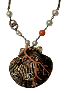 CHANEL VINTAGE CC CLAM SHELL PENDANT WITH CORAL PEARL EMBELLISHED NECKLACE