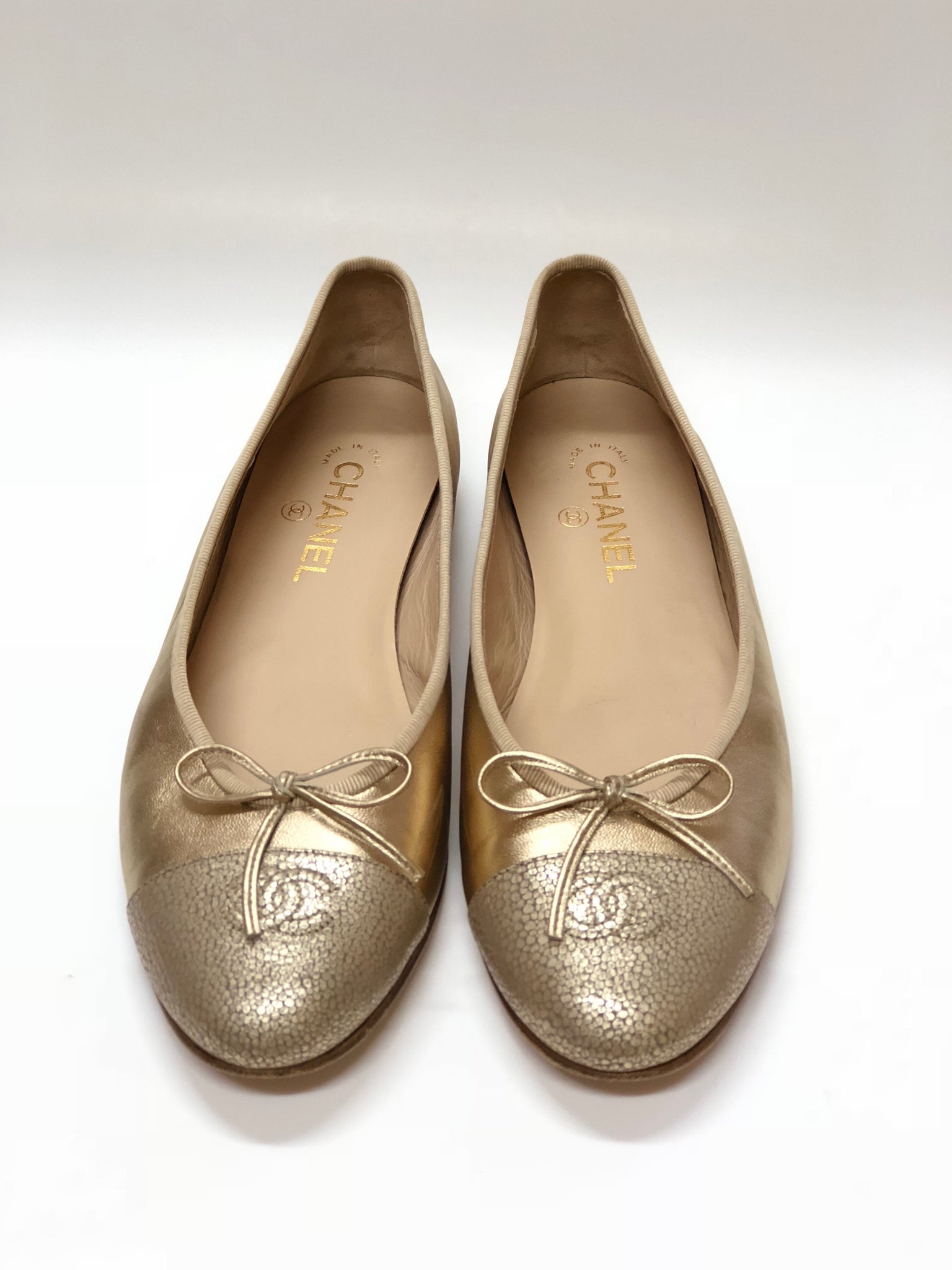 CHANEL CCCAP TOE METALLIC LEATHER BALLERINA FLATS SIZE 42 – Chic Selects of  Palm Beach