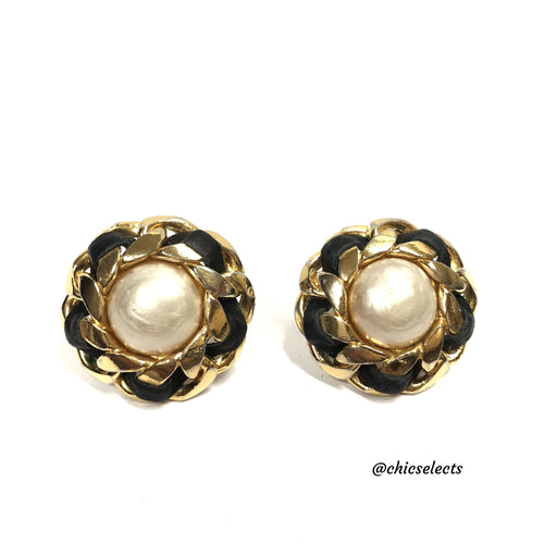 CHANEL VINTAGE CABOCHON FAUX PEARL GOLD TONE CLIPON EARRINGS