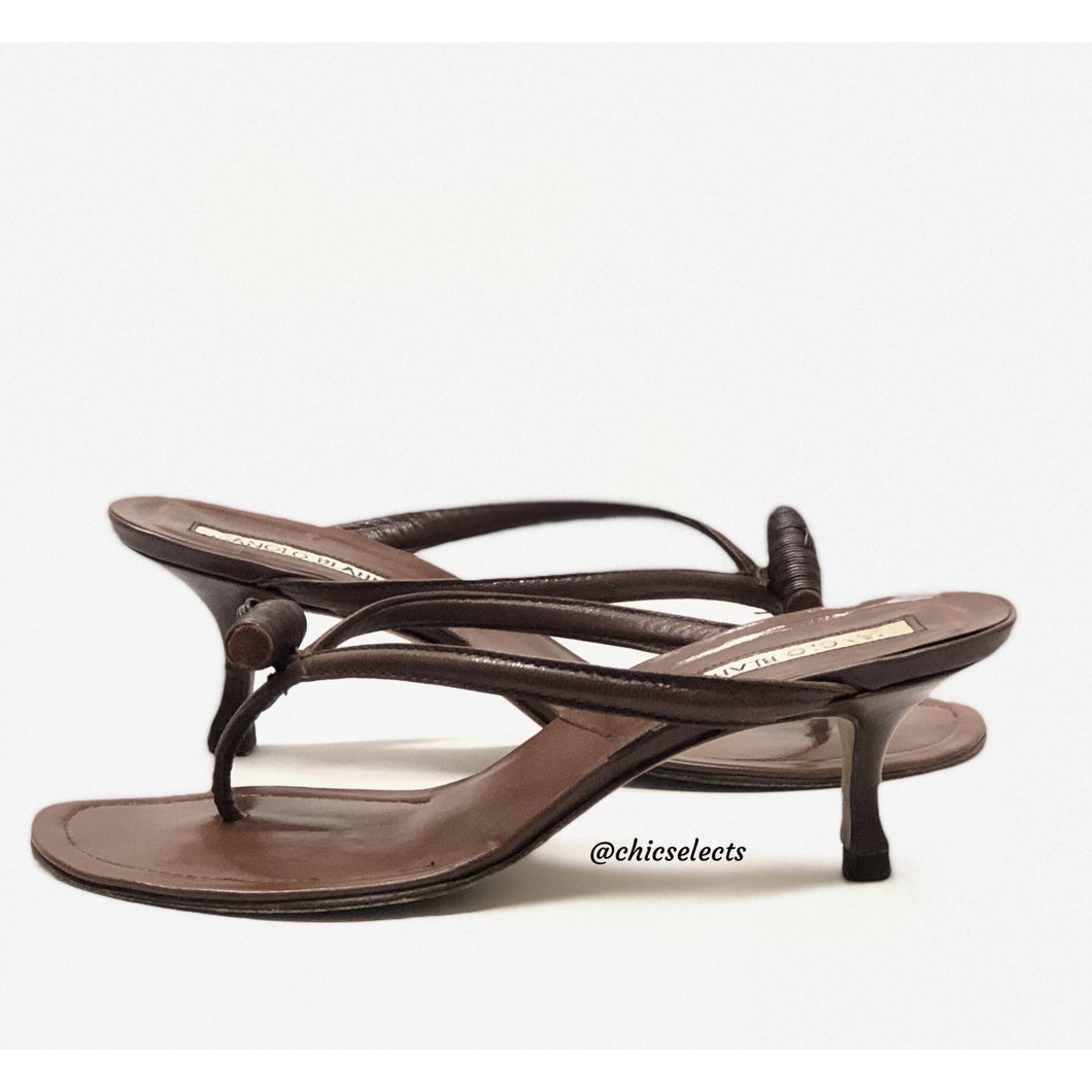 MANOLO BLAHNIK LEATHER THONG SANDALS SIZE 38