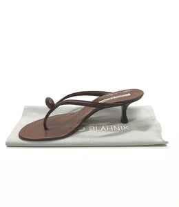 MANOLO BLAHNIK LEATHER THONG SANDALS SIZE 38